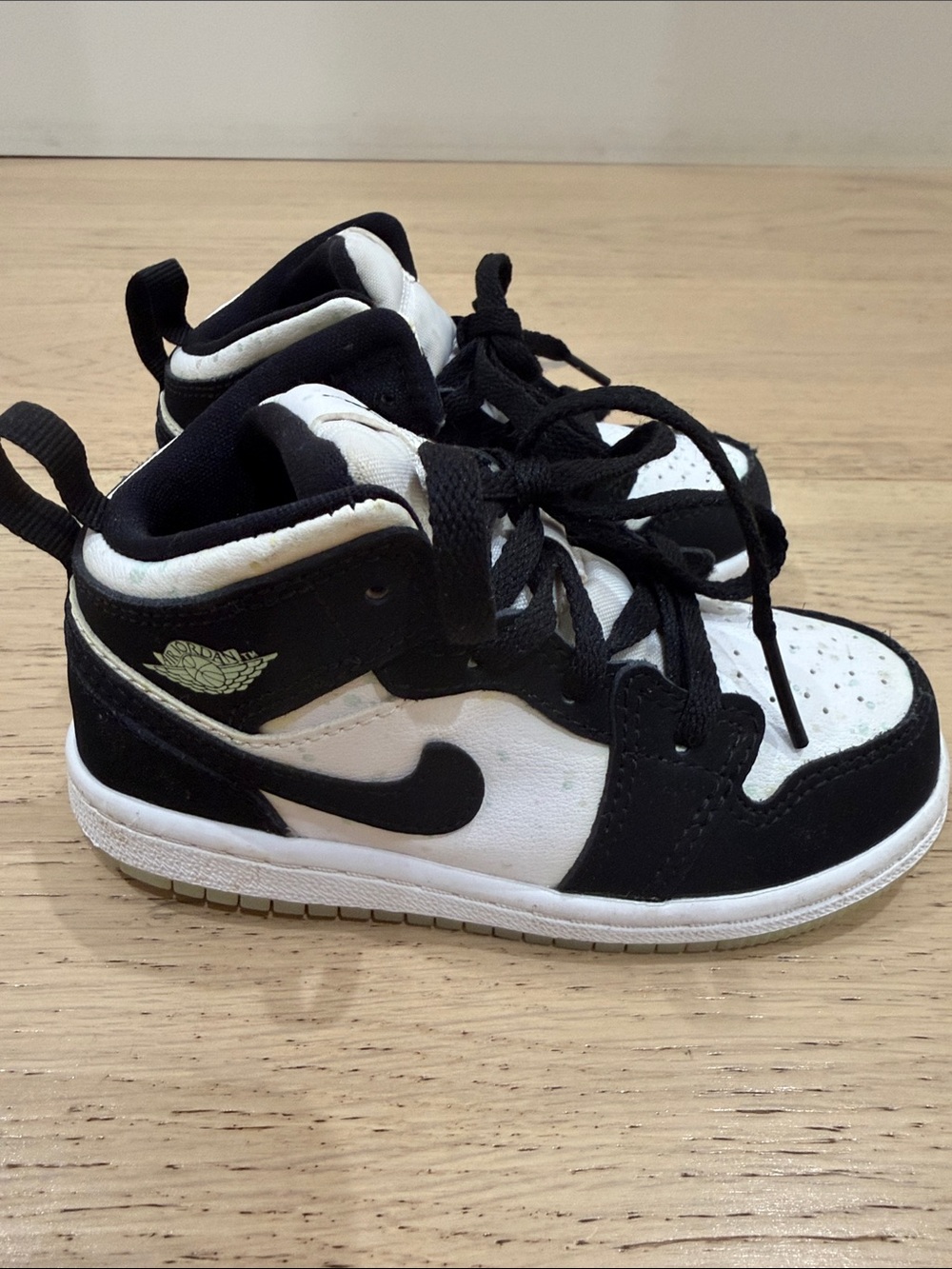 Nike Air Jordan 1 Mid SE TD "Diamond Shorts" (White/Black)